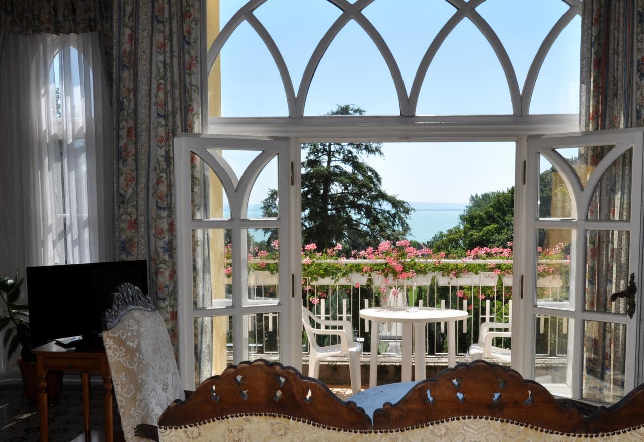 Sir David Balaton Castle Apartmanok Balatonszepezd Extérieur photo